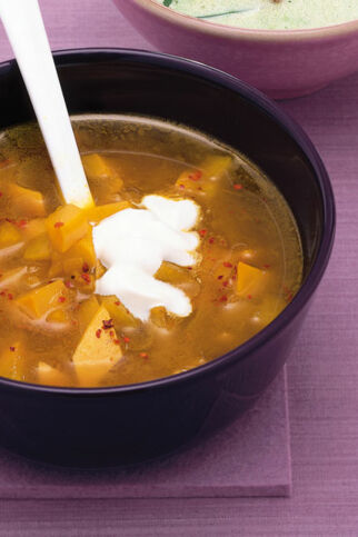 Gelbe Zucchinisuppe mit Safran Gelbe Zucchinisuppe mit Safran