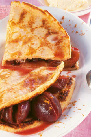 Pfannkuchen mit Zwetschgenkompott
