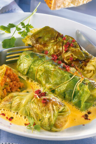Spitzkohlrouladen mit Bulgurfüllung Spitzkohlrouladen mit Bulgurfüllung