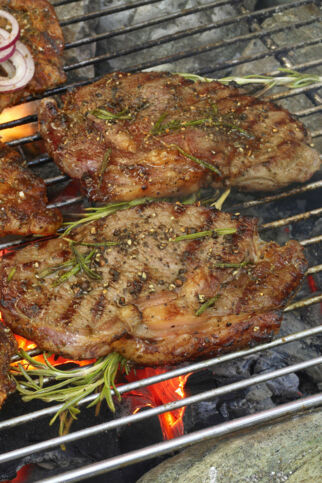 Pfeffersteaks mit Rosmarin Pfeffersteaks mit Rosmarin