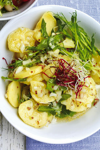 Grüner Kartoffelsalat mit Sprossen