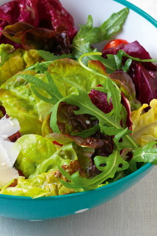 Blattsalate mit Parmesan