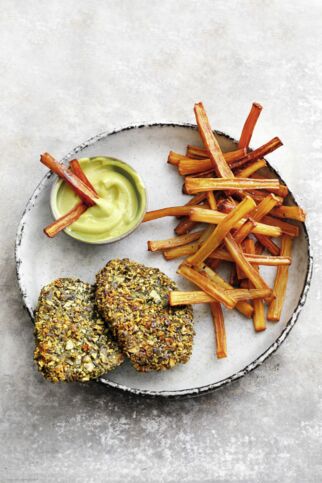 Schnitzel mit Schwarzwurzel-pommes und Mayo Schnitzel mit Schwarzwurzel-pommes und Mayo