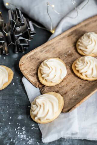 Mürbeteigtaler mit salzigem Karamell Mürbeteigtaler mit salzigem Karamell