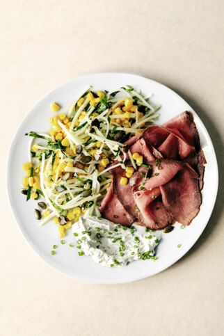 Roastbeef mit Kohlrabi-Mais-Salat Roastbeef mit Kohlrabi-Mais-Salat