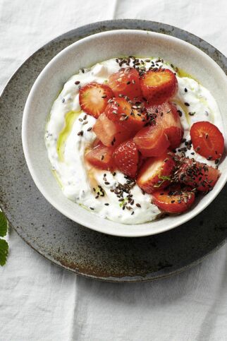 Melonen-Erdbeer-Salat mit Quark Melonen-Erdbeer-Salat mit Quark