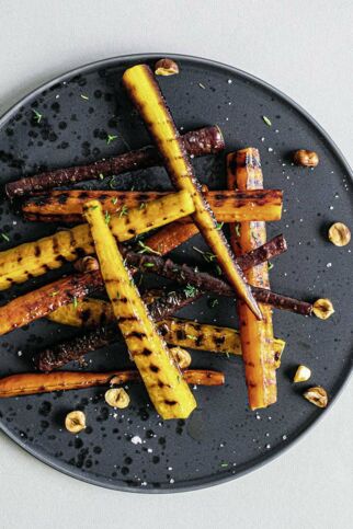 Karamellisierte Möhren mit gerösteten Haselnüssen Karamellisierte Möhren mit gerösteten Haselnüssen