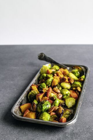 Rosenkohl mit Kuerbis und Mandeln Rosenkohl mit Kuerbis und Mandeln