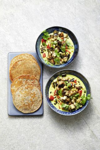 Auberginencurry mit Bananenpfannkuchen Auberginencurry mit Bananenpfannkuchen