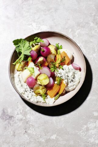 Gedämpftes Frühlingsgemüse mit Kapern-Ei-Sauce Gedämpftes Frühlingsgemüse mit Kapern-Ei-Sauce