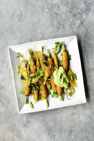 Geröstete Möhren mit Avocado-Mus Geröstete Möhren mit Avocado-Mus
