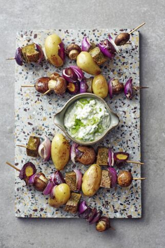 Gemüsespieße mit Frühlingszwiebeldip Gemüsespieße mit Frühlingszwiebeldip
