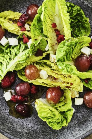 Blattsalat mit Weintrauben & Feta
