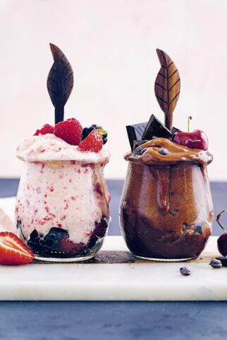 Nicecream mit Beeren und Schokolade