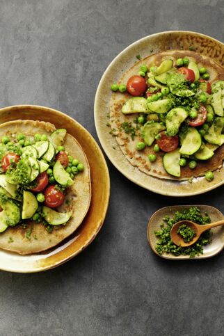 Buchweizenpfannkuchen mit Gemüse Buchweizenpfannkuchen mit Gemüse