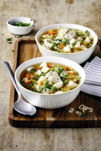 Buchstabensuppe mit Hähnchen und Gemüse Buchstabensuppe mit Hähnchen und Gemüse