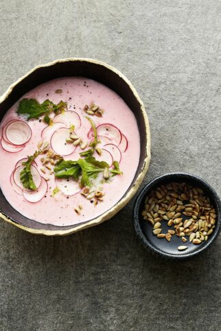 Kalte Ayran-Suppe mit Radieschen