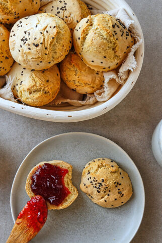 Vegane Frühstücks-Blitzbrötchen Vegane Frühstücks-Blitzbrötchen