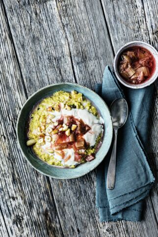 Porridge mit Rhabarber-Vanille-Kompott Porridge mit Rhabarber-Vanille-Kompott