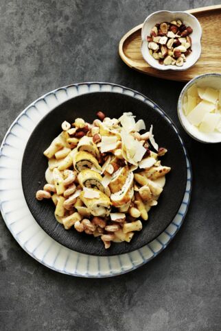 Hähnchen-Bärlauch-Rouladen mit Spargel-Pasta Hähnchen-Bärlauch-Rouladen mit Spargel-Pasta