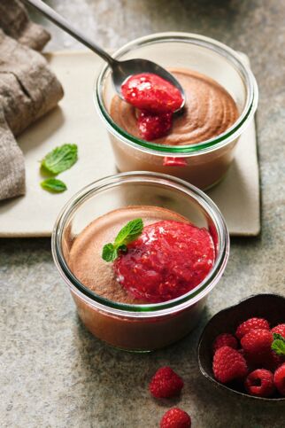 Mousse au Chocolat mit Himbeeren Mousse au Chocolat mit Himbeeren