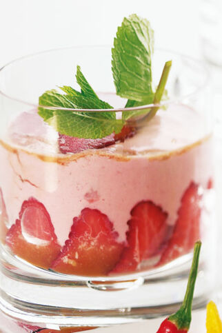 Erdbeerquark mit Minze Erdbeerquark mit Minze