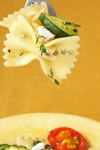 Farfalle mit Zucchini und Feta Farfalle mit Zucchini und Feta