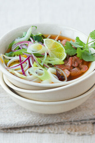 Vietnamesische Rindfleischsuppe Vietnamesische Rindfleischsuppe