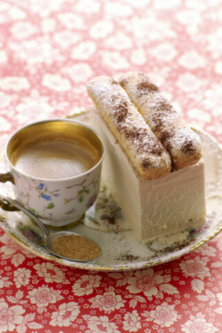 Tiramisu-Parfait mit Löffelbiskuits Tiramisu-Parfait mit Löffelbiskuits