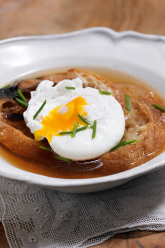 Brotsuppe mit Ei