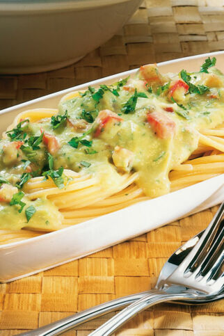 Spaghetti mit Tomaten-Avocado-Sauce Spaghetti mit Tomaten-Avocado-Sauce