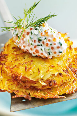 Kartoffel-Sellerie-Tartes mit Saiblingskaviar Kartoffel-Sellerie-Tartes mit Saiblingskaviar