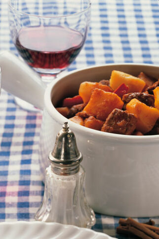 Saftiges Kesselgulasch Saftiges Kesselgulasch