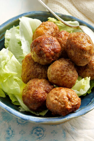 Schwedische Fleischbällchen mit Preiselbeerdip Schwedische Fleischbällchen mit Preiselbeerdip