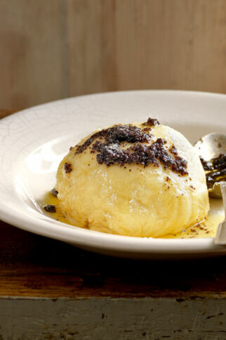 Germknödel mit Mohnbutter Germknödel mit Mohnbutter