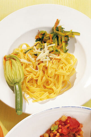 Fettuccine mit Zucchiniblüten Fettuccine mit Zucchiniblüten