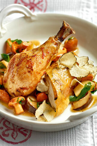 Getrüffeltes Brathähnchen mit Pilzpfanne Getrüffeltes Brathähnchen mit Pilzpfanne