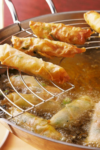 Frühlingsrollen mit Gemüsefüllung Frühlingsrollen mit Gemüsefüllung