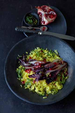 Persischer Safranreis mit Radicchio und Granatapfel Persischer Safranreis mit Radicchio und Granatapfel