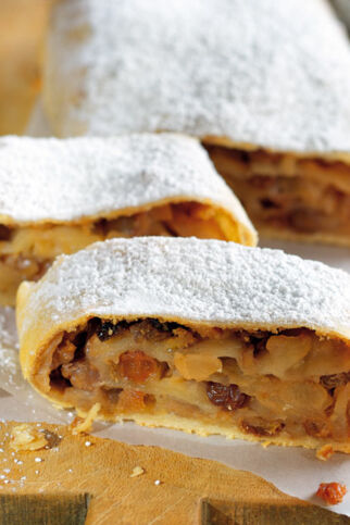 Birnenstrudel mit Rosinen und Walnüssen Birnenstrudel mit Rosinen und Walnüssen