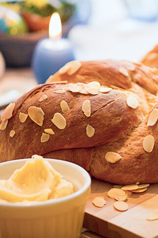 Hefezopf mit Zitronen-Honig-Butter Hefezopf mit Zitronen-Honig-Butter