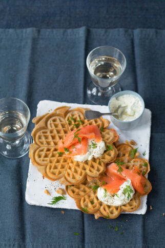 Buchweizenwaffeln mit Räucherlachs Buchweizenwaffeln mit Räucherlachs