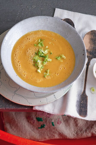 Röstgemüsesuppe mit Avocado-Salsa Röstgemüsesuppe mit Avocado-Salsa
