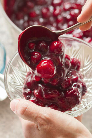 Rote Grütze mit Sauerkirschen