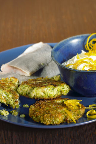 Brokkoli-Nuss-Küchlein mit Matjes Brokkoli-Nuss-Küchlein mit Matjes