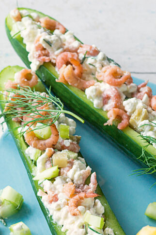 Mini-Gurkenschiffchen mit Krabben Mini-Gurkenschiffchen mit Krabben