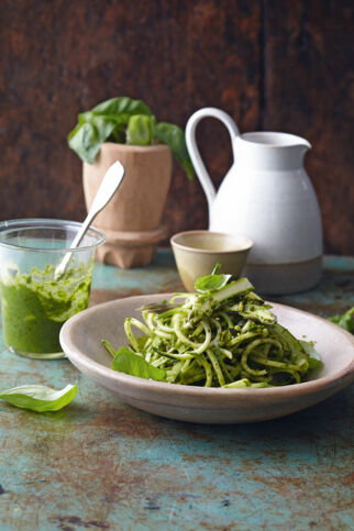 Zucchini mit grünem Spargel und Pistazienpesto Zucchini mit grünem Spargel und Pistazienpesto