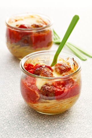 Spaghetti mit Hackbällchen Spaghetti mit Hackbällchen