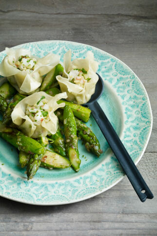 Garnelen-Wan-Tan mit gebratenem Spargel Garnelen-Wan-Tan mit gebratenem Spargel