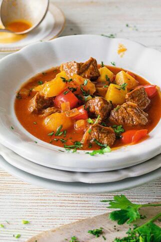Gulaschsuppe mit Paprika Gulaschsuppe mit Paprika